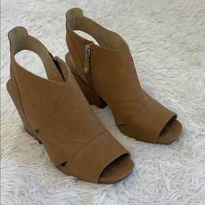 NURTURE Stylish Leather Tan Women's SIZE 11 M  Peep-Toe chunky Heels